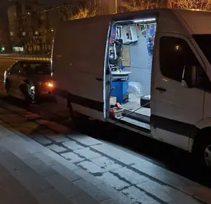 Выезд мобильного шиномонтажа для ремонта проколотого колеса