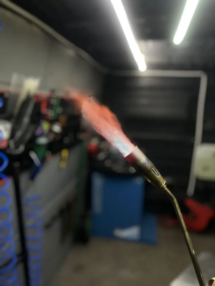 Почему стоит выбрать компанию 20 дюймов для ремонта легкосплавных дисков?