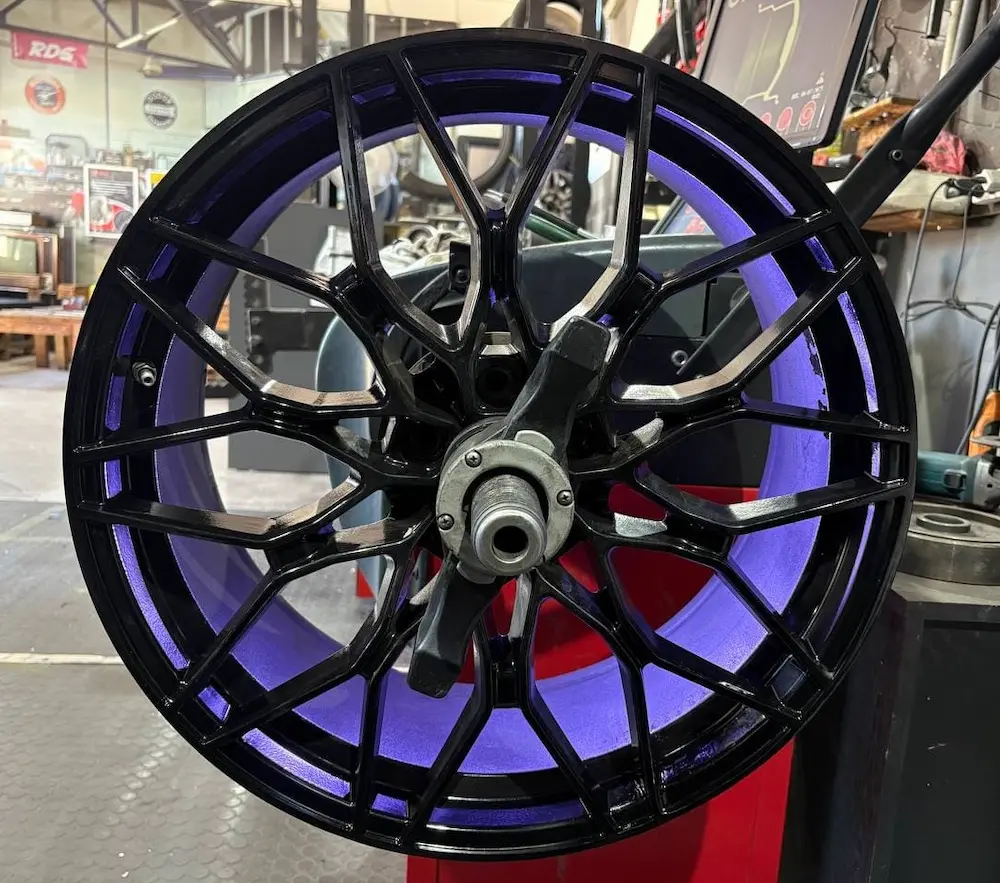 Почему стоит выбрать компанию 20 дюймов для ремонта легкосплавных дисков?